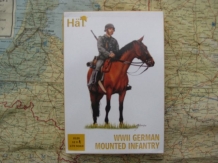 images/productimages/small/WWII German Mounted Inf. 8120 Hat 1;72 voor.jpg